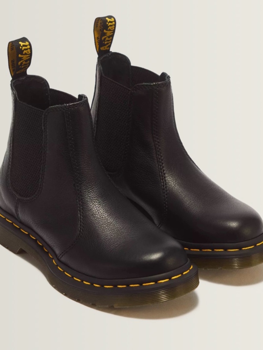 NWOB Women’s Dr. Martens 2976 Virginia Leather Chelsea Boots - Size 7